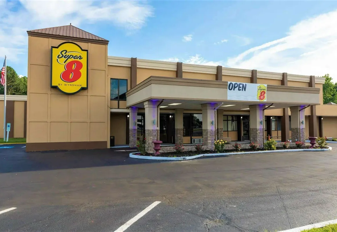 Super 8 by Wyndham Goldsboro hotel hero