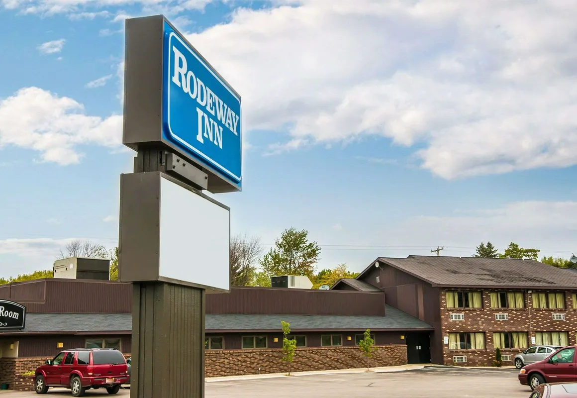 Rodeway Inn hotel hero