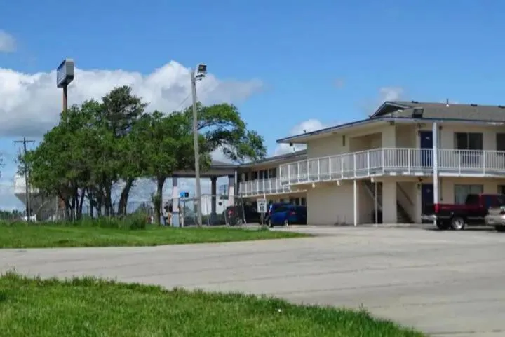 Travelers Inn hotel hero