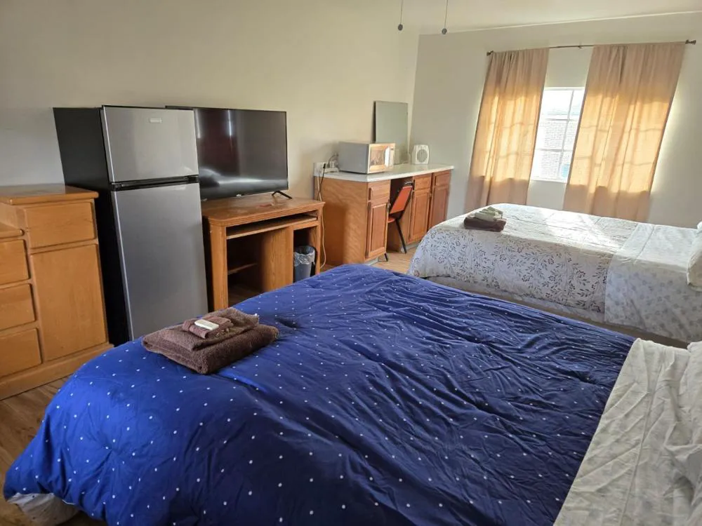 Mountaineer Motel hotel hero