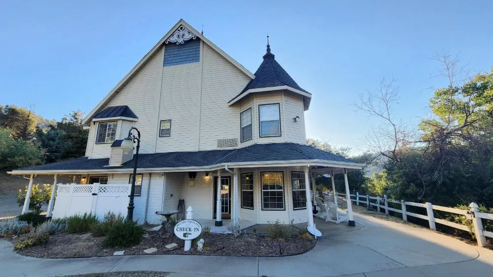 Hounds Tooth Inn hotel hero