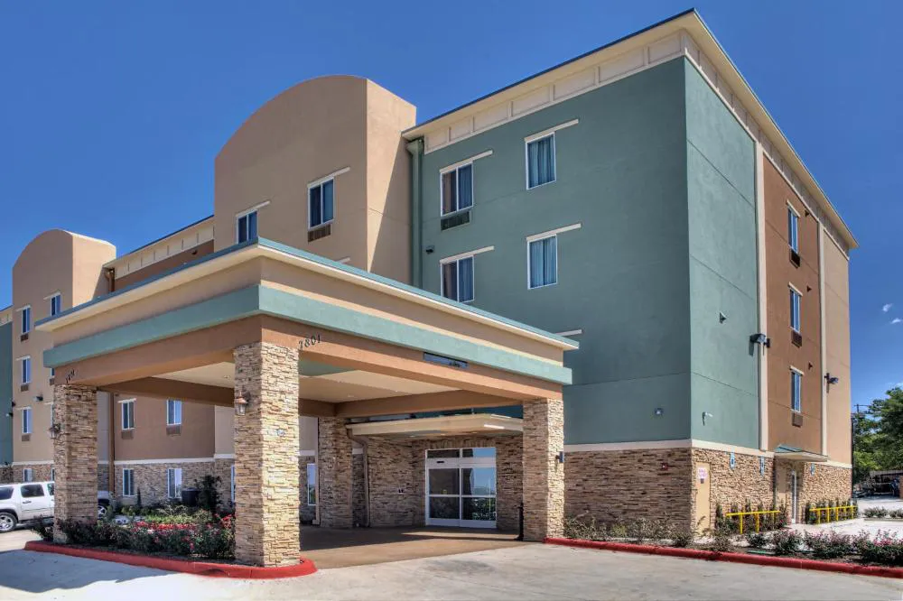 Comfort Inn & Suites Fort Worth West hotel hero
