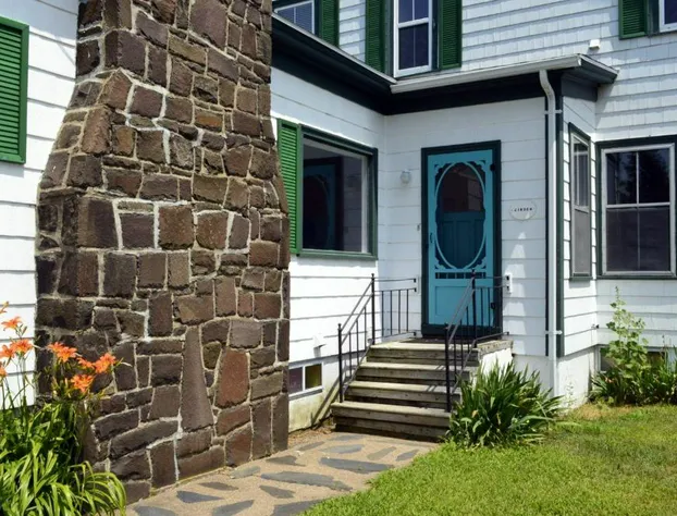 Still Point Lodge & Cottages hotel detail image 1