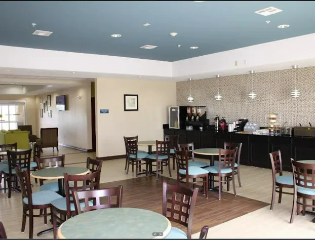 La Plaza Inn & Suites hotel detail image 4