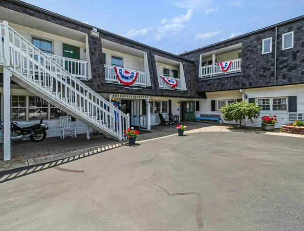 Snyder's Shoreline Inn hotel detail image 1