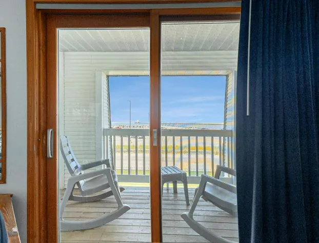 Snyder's Shoreline Inn hotel detail image 3