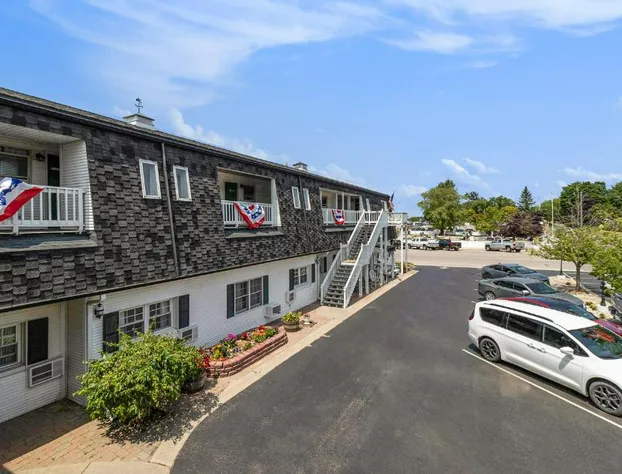 Snyder's Shoreline Inn hotel detail image 2