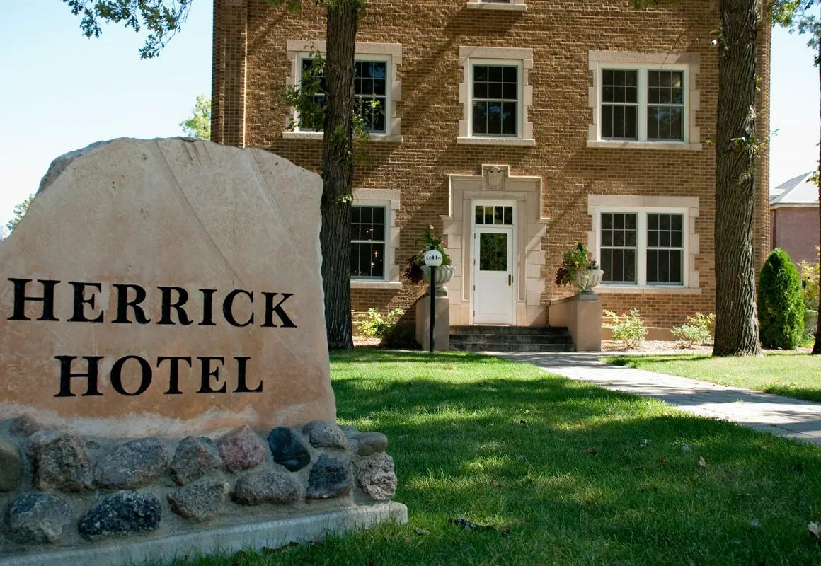 Buffalo Ridge Resort hotel hero