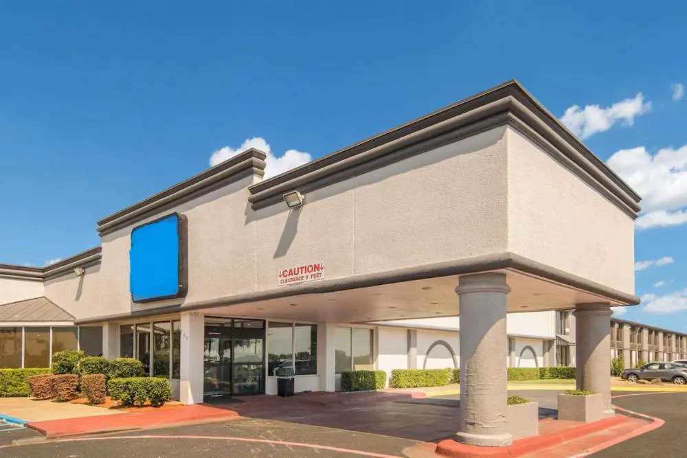 Rodeway Inn hotel hero