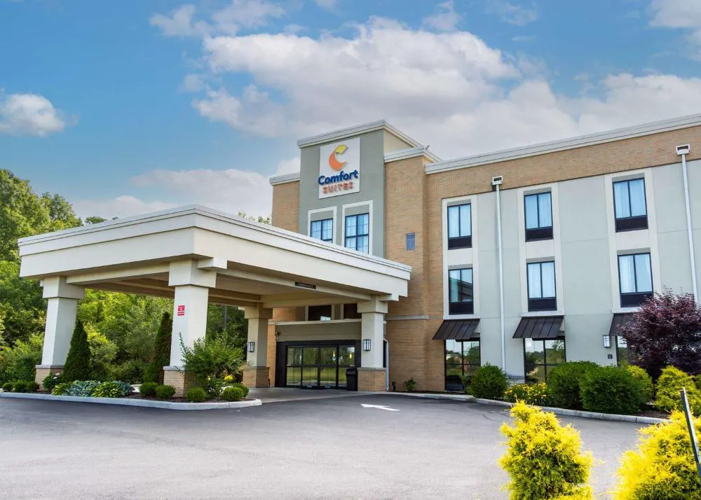 Comfort Suites Youngstown North hotel hero