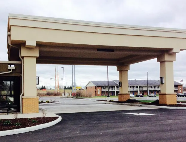 Comfort Suites Youngstown North hotel detail image 1