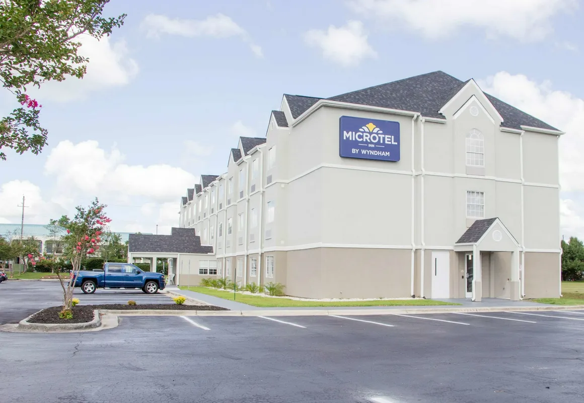 Microtel Inn & Suites by Wyndham Camp Lejeune/Jacksonville hotel hero