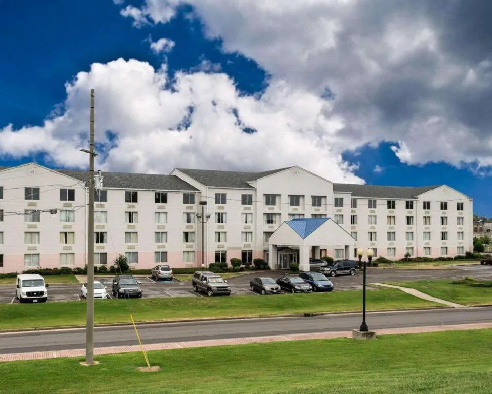 Rodeway Inn hotel hero