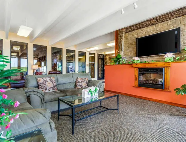 Econo Lodge Inn & Suites hotel detail image 1