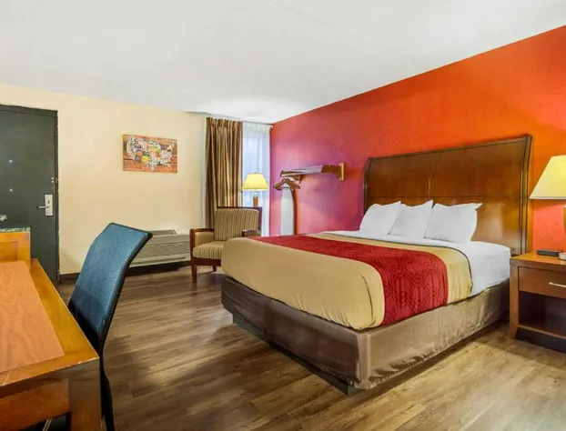 Econo Lodge Inn & Suites Brookings hotel detail image 4
