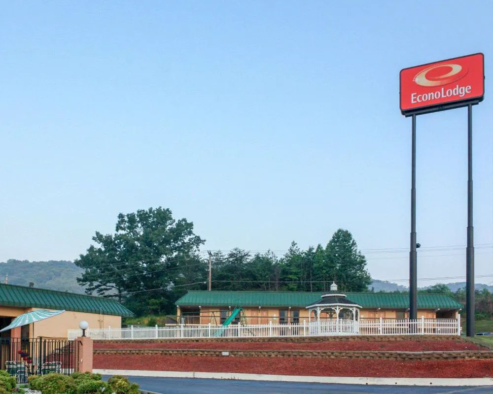 Econo Lodge Rocky Top hotel hero