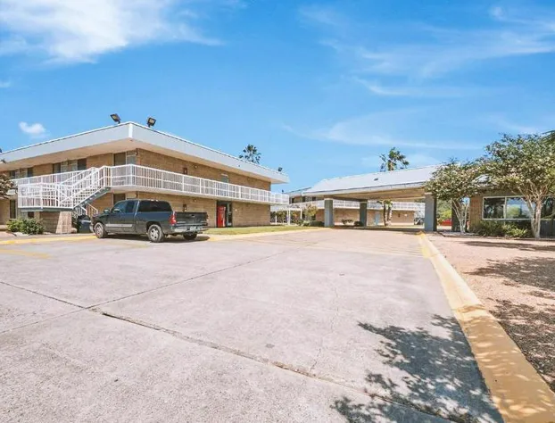 Americas Best Value Inn Beeville hotel detail image 1