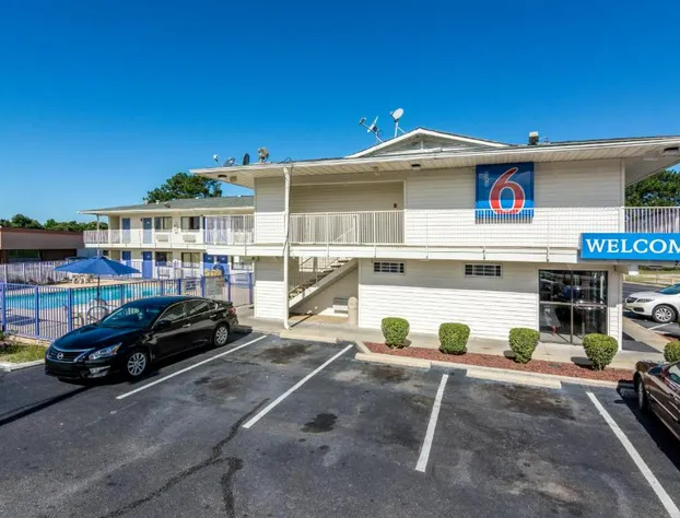 Motel 6 Lumberton, NC hotel detail image 2