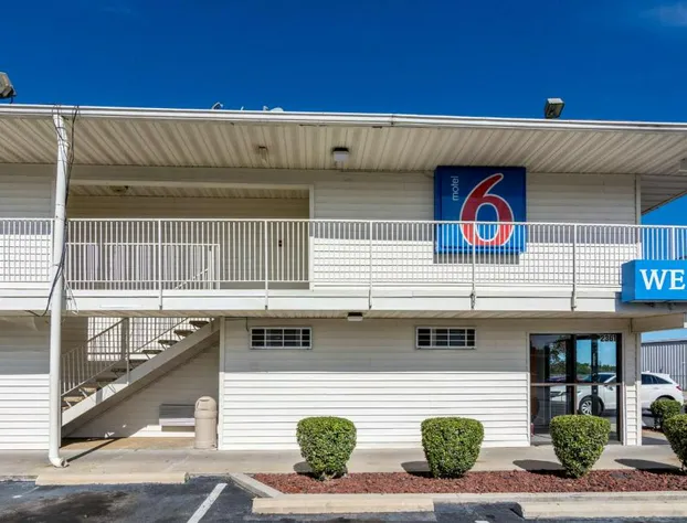 Motel 6 Lumberton, NC hotel detail image 3