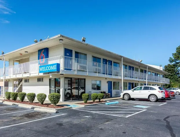 Motel 6 Lumberton, NC hotel detail image 4