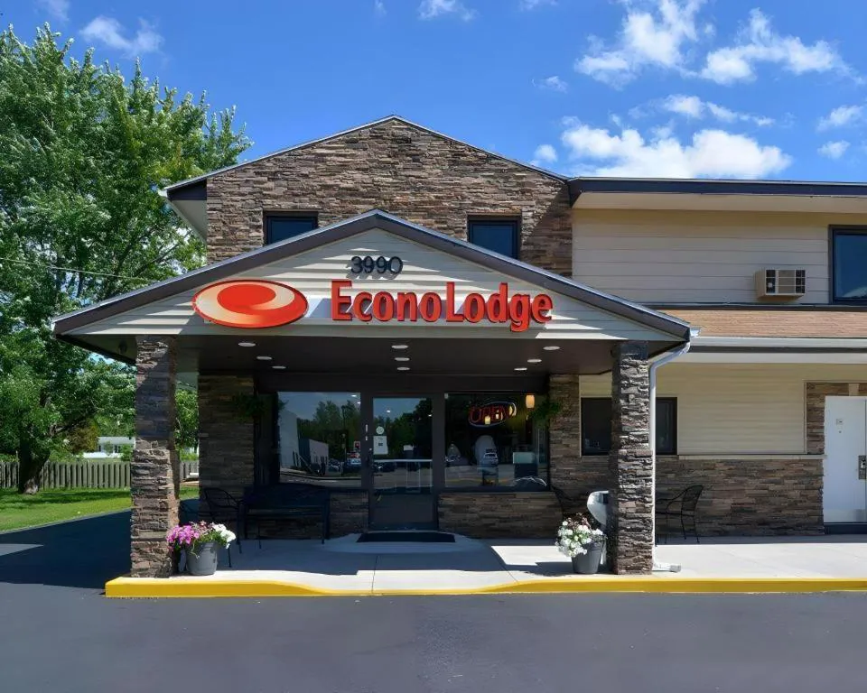 Econo Lodge Rochester I-90 & I-390 hotel hero