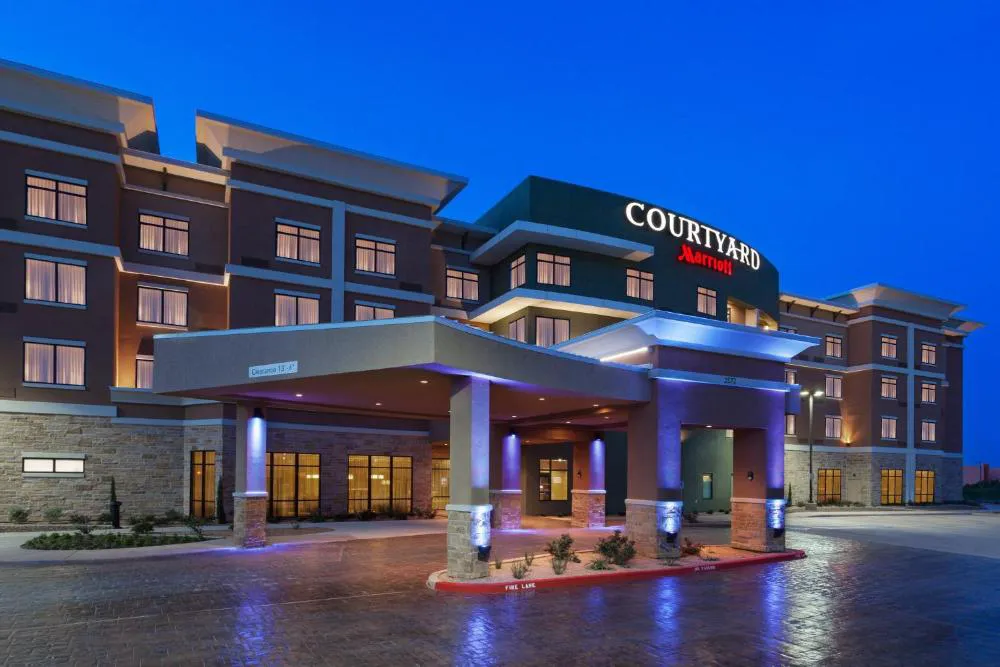 Courtyard San Angelo hotel hero