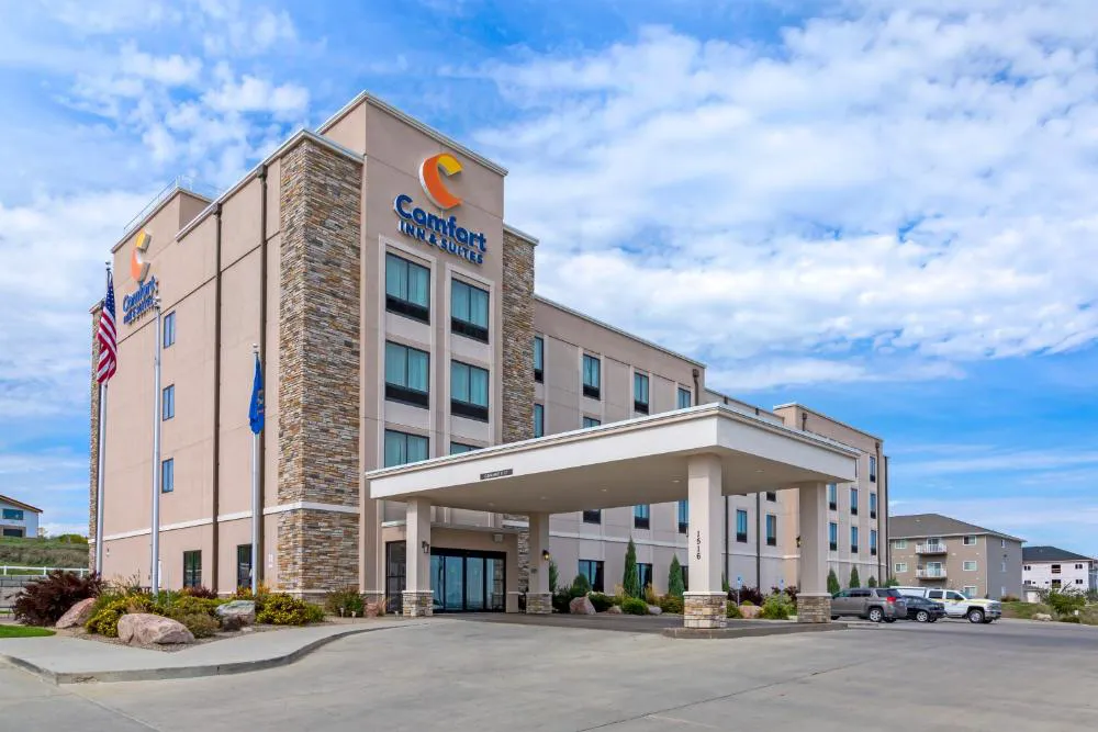Comfort Inn & Suites Mandan - Bismarck hotel hero