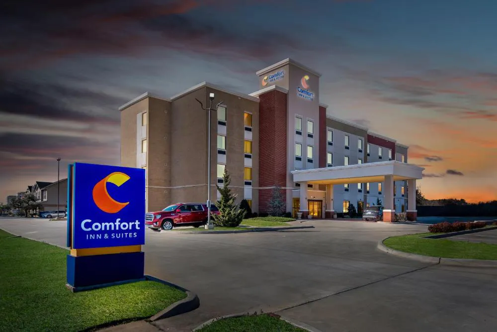 Comfort Inn & Suites Newcastle - Oklahoma City hotel hero