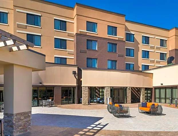 Courtyard Jacksonville hotel detail image 1