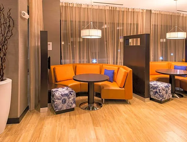 Courtyard Jacksonville hotel detail image 2