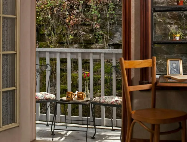 Cliff Cottage Inn - Victorian B&B and Boutique Hotel hotel detail image 3