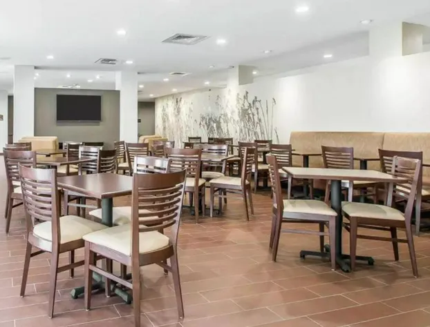 Sleep Inn & Suites Hannibal West hotel detail image 4