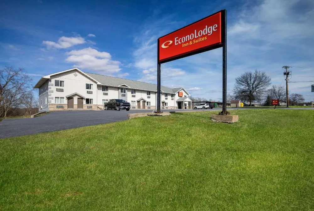 Econo Lodge Inn & Suites Canandaigua - Fingers Lake Area hotel hero