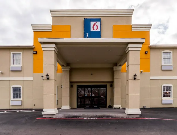 Motel 6 Jourdanton, TX hotel detail image 2