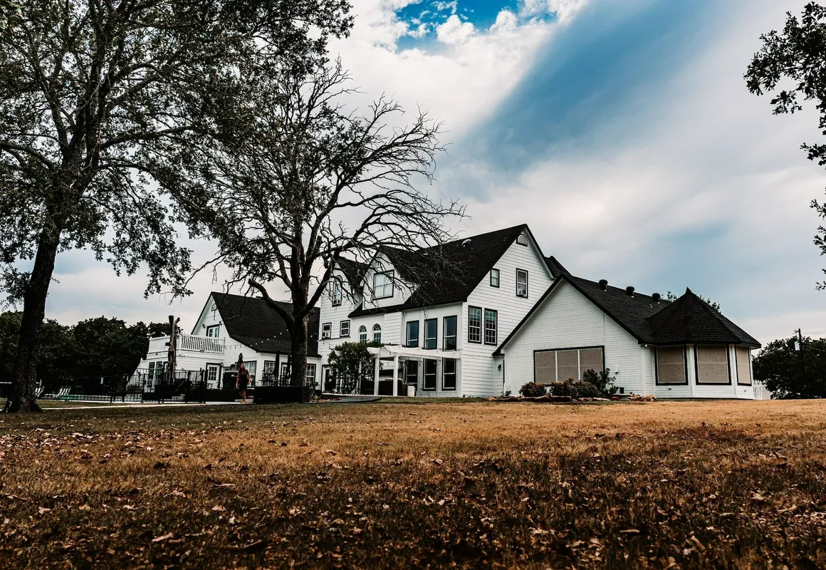 Towering Oaks Event & Retreat Center hotel hero