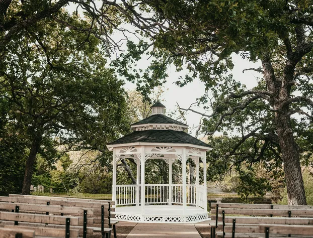 Towering Oaks Event & Retreat Center hotel detail image 2