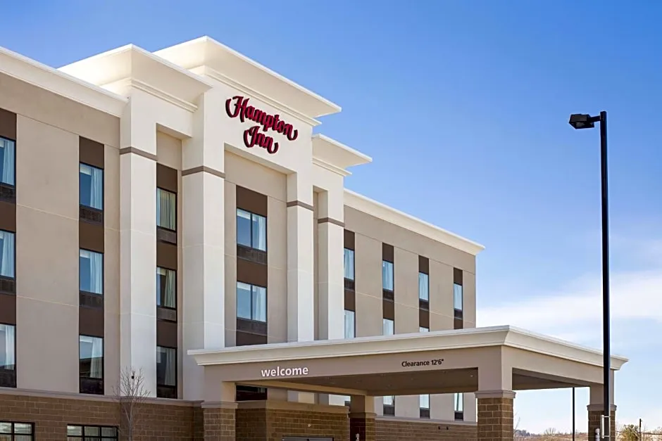 Hampton Inn Fairmont hotel hero