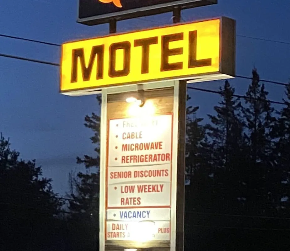 Pine Grove Motel hotel hero