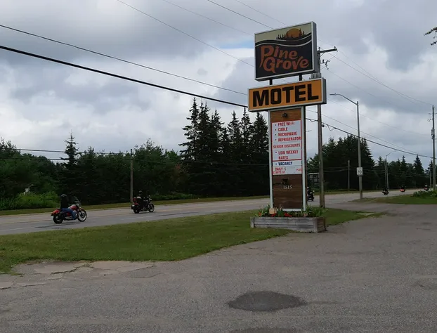 Pine Grove Motel hotel detail image 4