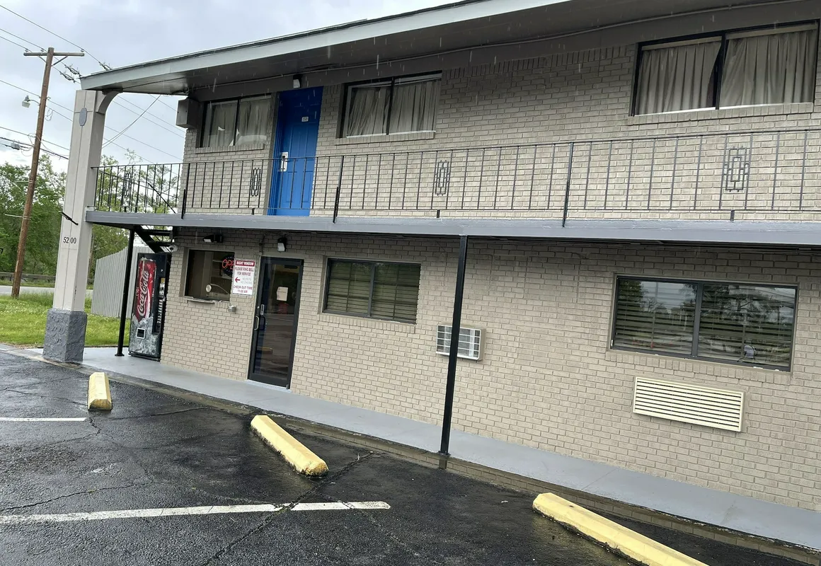 Economy inn hotel hero