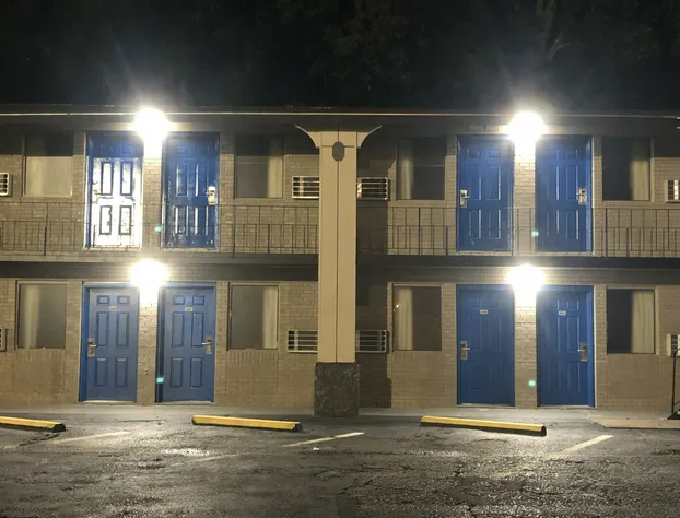 Economy inn hotel detail image 1