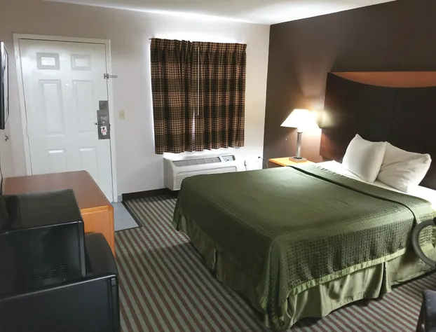 Cypress Inn hotel detail image 4