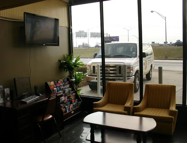 Super 8 by Wyndham Jamaica North Conduit hotel detail image 2