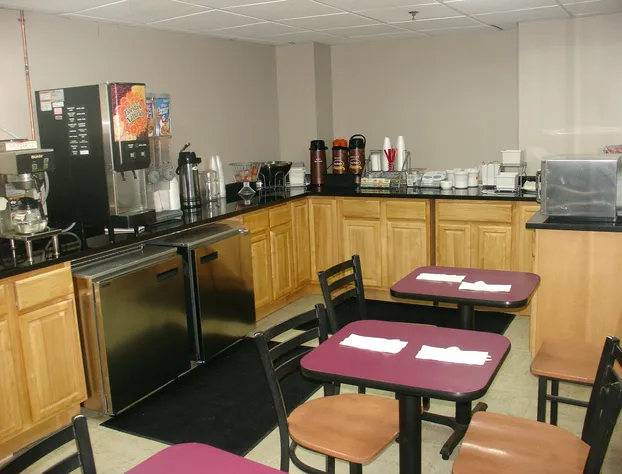 Super 8 by Wyndham Jamaica North Conduit hotel detail image 3