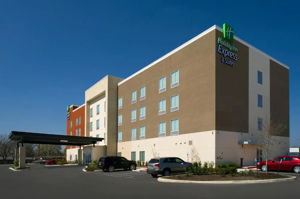 Holiday Inn Express & Suites New Braunfels by IHG hotel hero