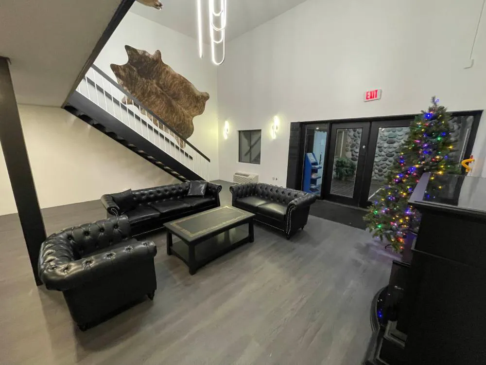 Guest Lodge hotel hero