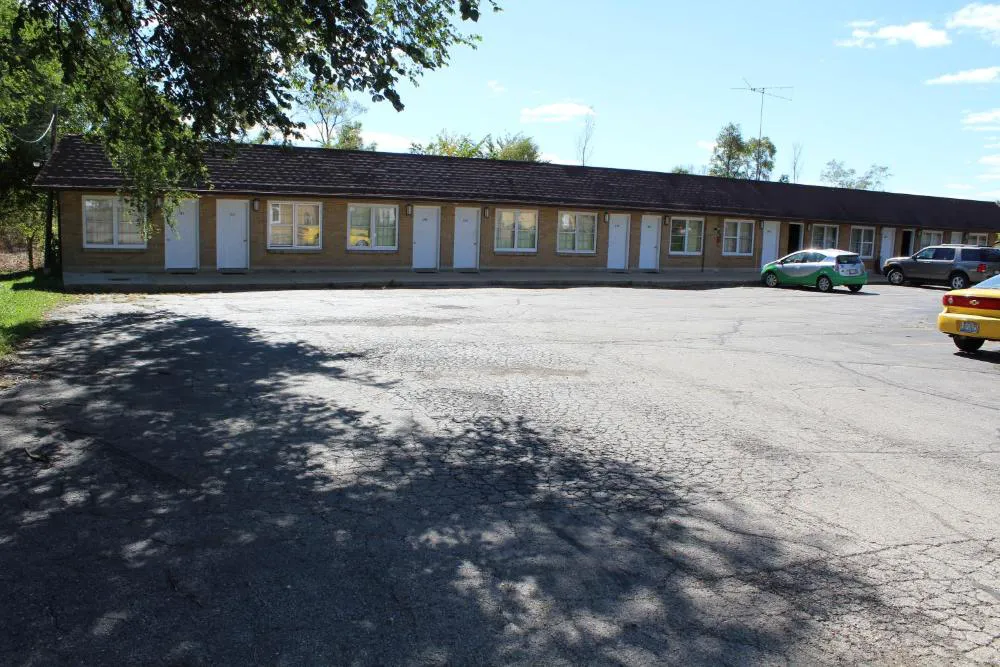 Crest Motel hotel hero