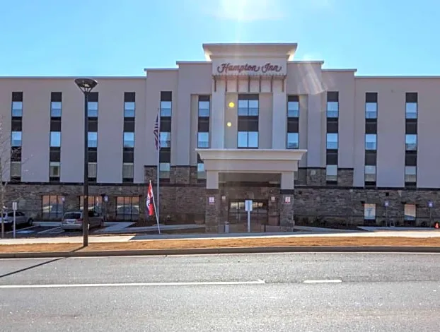 Hampton Inn Emerson LakePoint hotel detail image 2