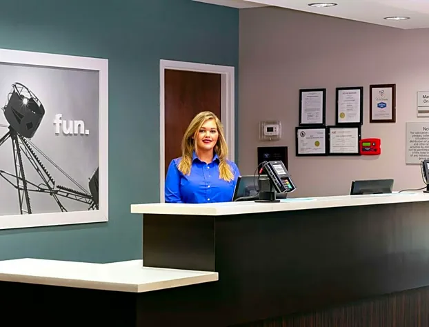 Hampton Inn Emerson LakePoint hotel detail image 3