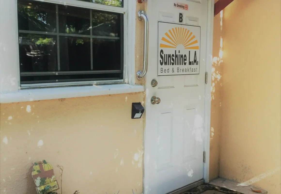 Sunshine LA BnB hotel hero